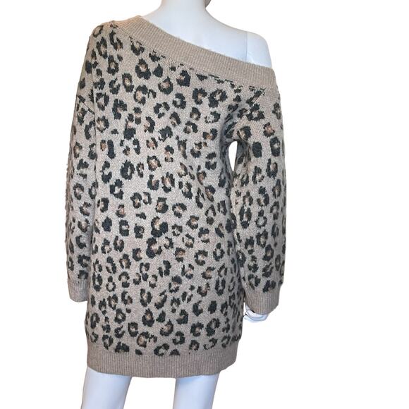 New ~ STEVE MADDEN ~ Animal Print Off-The-Shoulder Sweater Dress Size M FALL - Picture 5 of 7